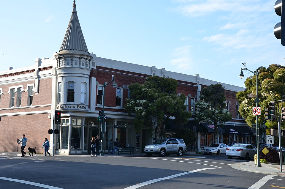 Los Gatos, La Canada Building